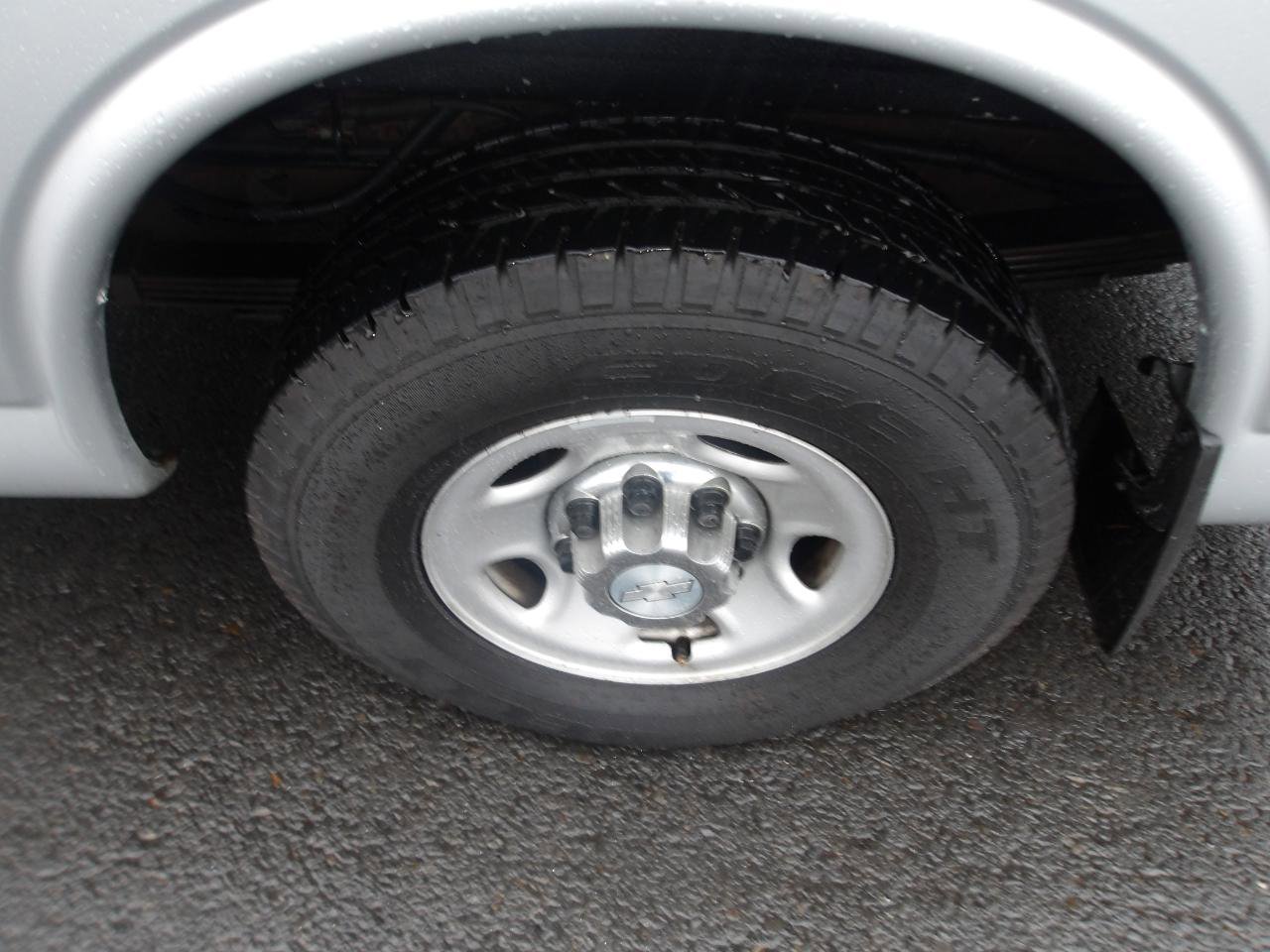 Used 2018 Chevrolet Express 3500 LT w/ LT Preferred Equipment Group RWD image 22