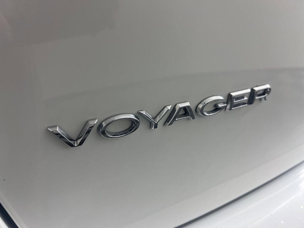 Used 2021 Chrysler Voyager Lxi image 12