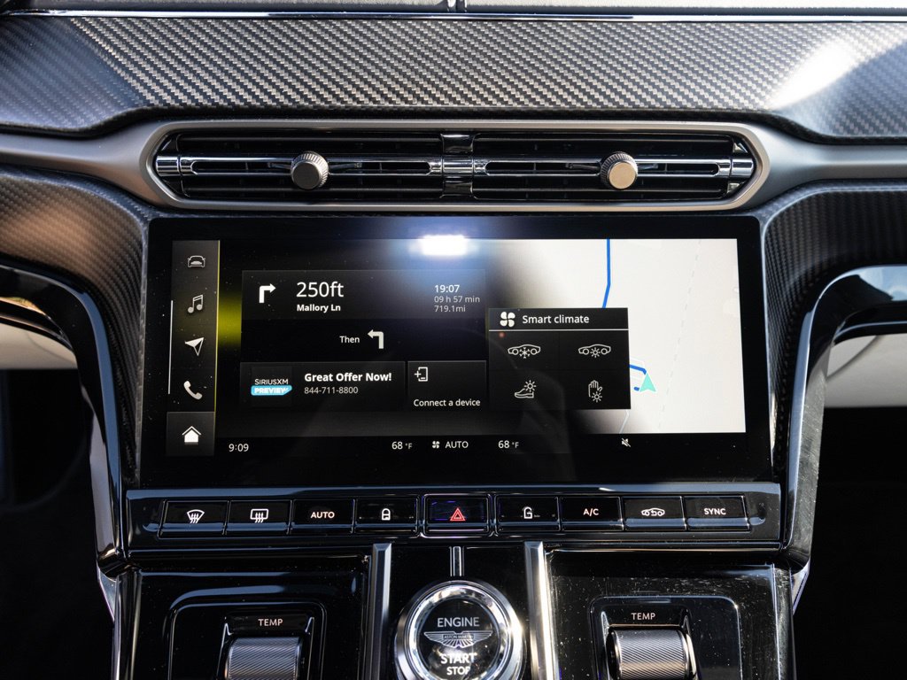 Used 2025 Aston Martin V8 Vantage Coupe RWD image 40