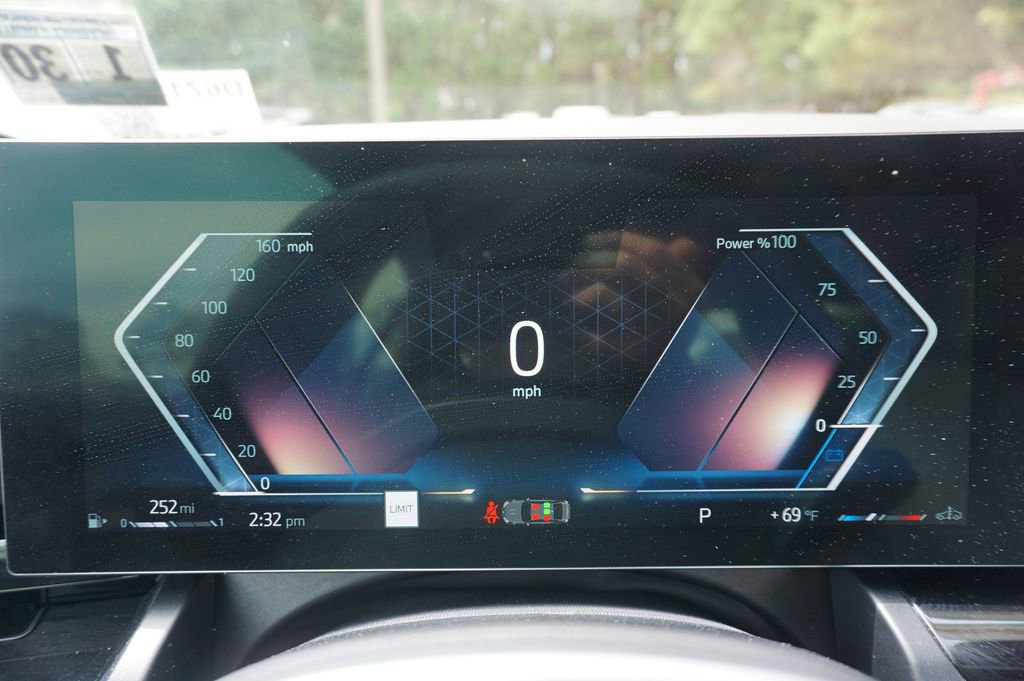 Used 2025 BMW 530i xDrive w/ Premium Package image 7