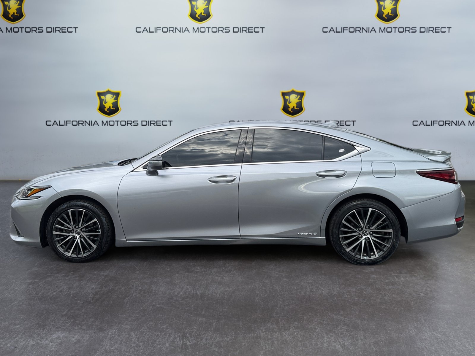 Used 2022 Lexus ES 300h w/ Premium Package FWD image 2