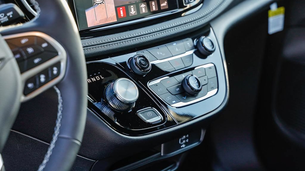 New 2027 Chrysler Pacifica Select FWD image 24