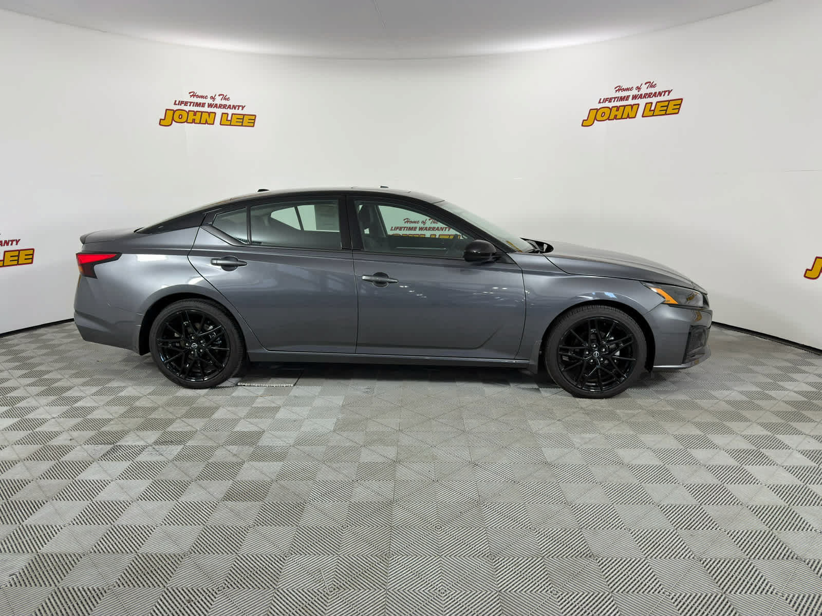 New 2026 Nissan Altima 2.5 SR w/ SR Midnight Edition Package FWD image 7