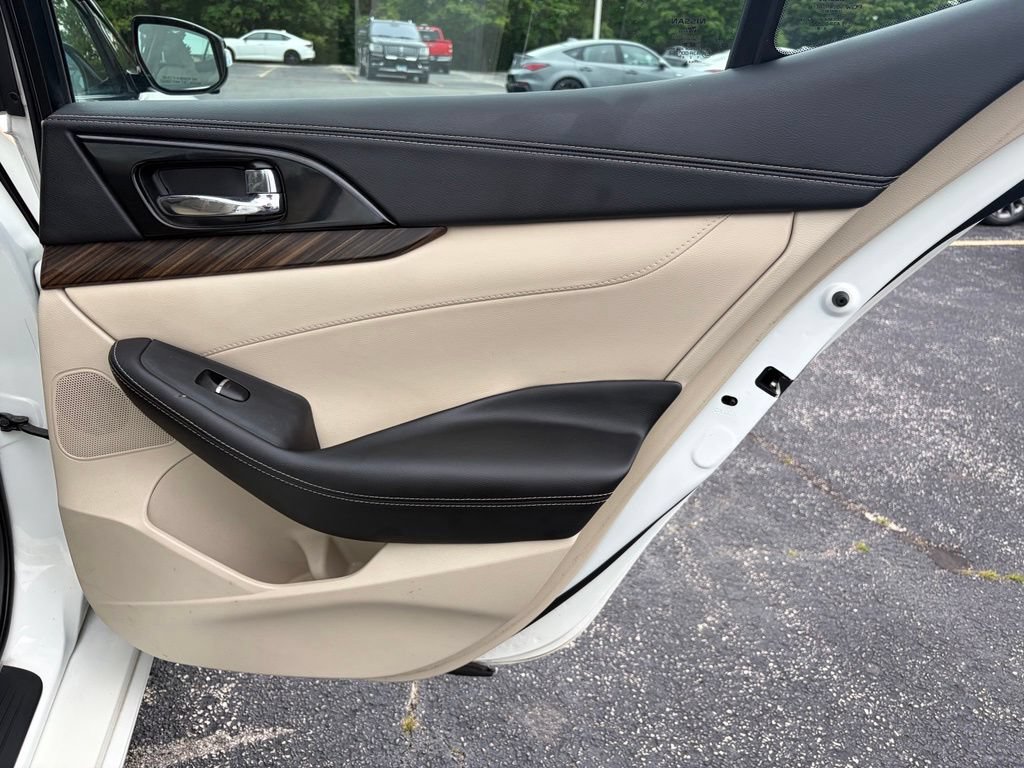 Used 2018 Nissan Maxima Platinum FWD image 21