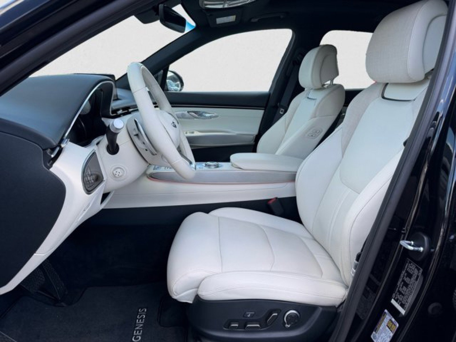 Used 2023 Genesis Electrified GV70 AWD/4WD image 10
