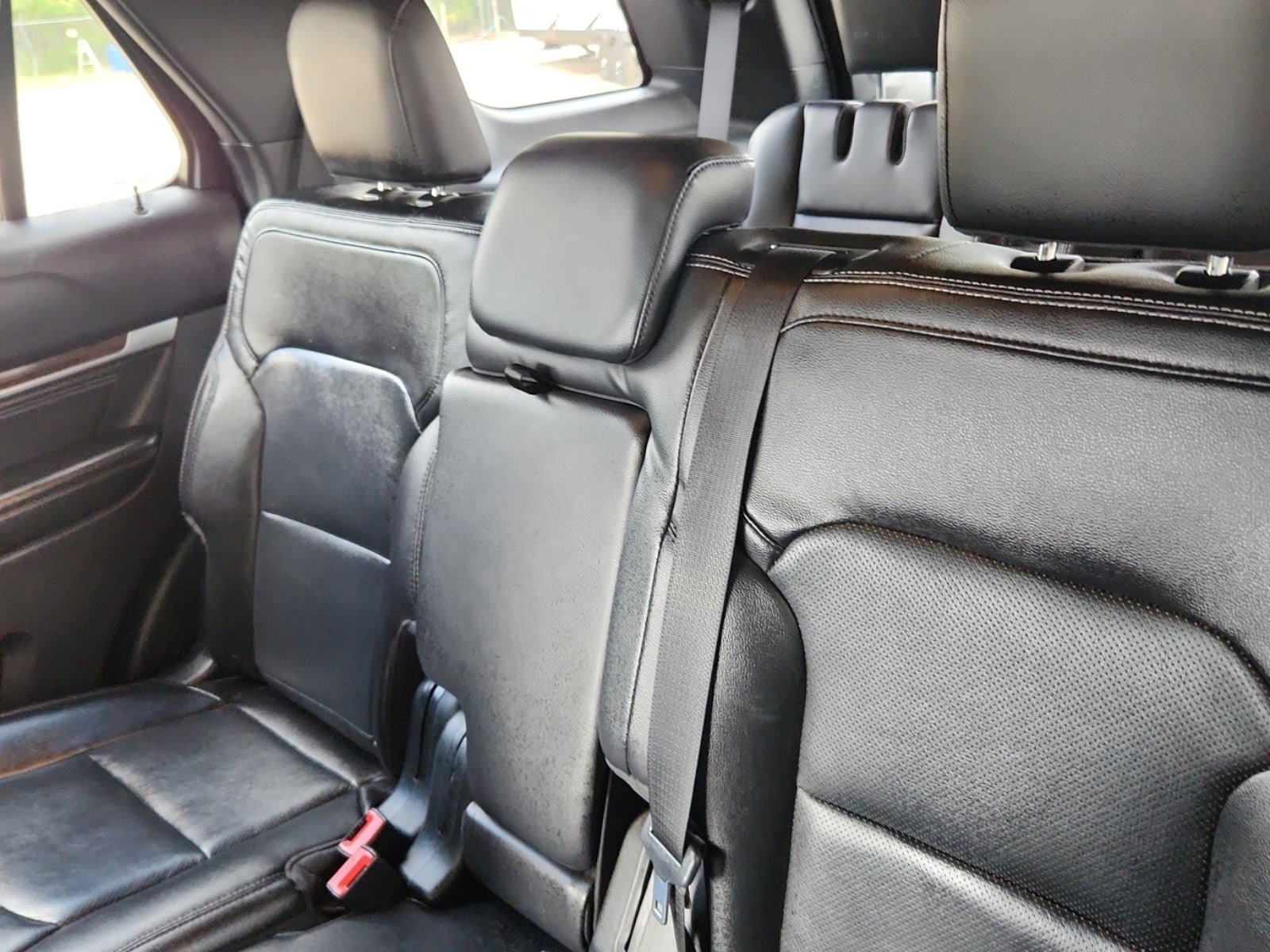 Used 2019 Ford Explorer Limited w/ Class III Trailer Tow Package FWD image 11