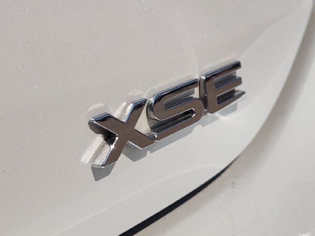 Used 2023 Toyota Highlander XSE FWD image 7