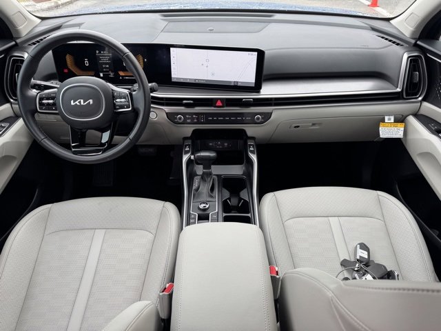 Used 2025 Kia Sorento S image 14