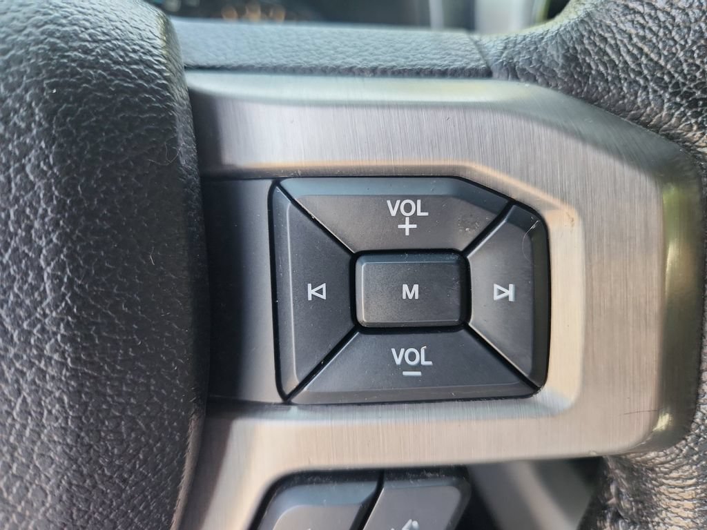 Used 2016 Ford F150 Platinum w/ Equipment Group 701A Luxury AWD/4WD image 19