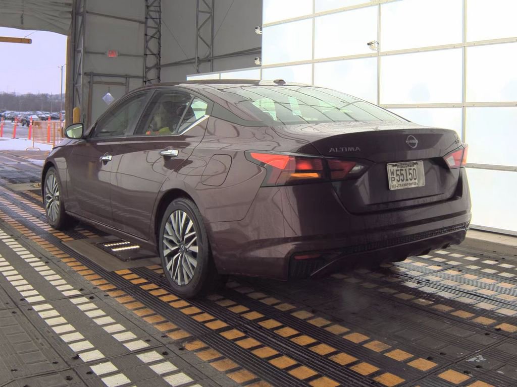 Used 2024 Nissan Altima 2.5 SV image 9