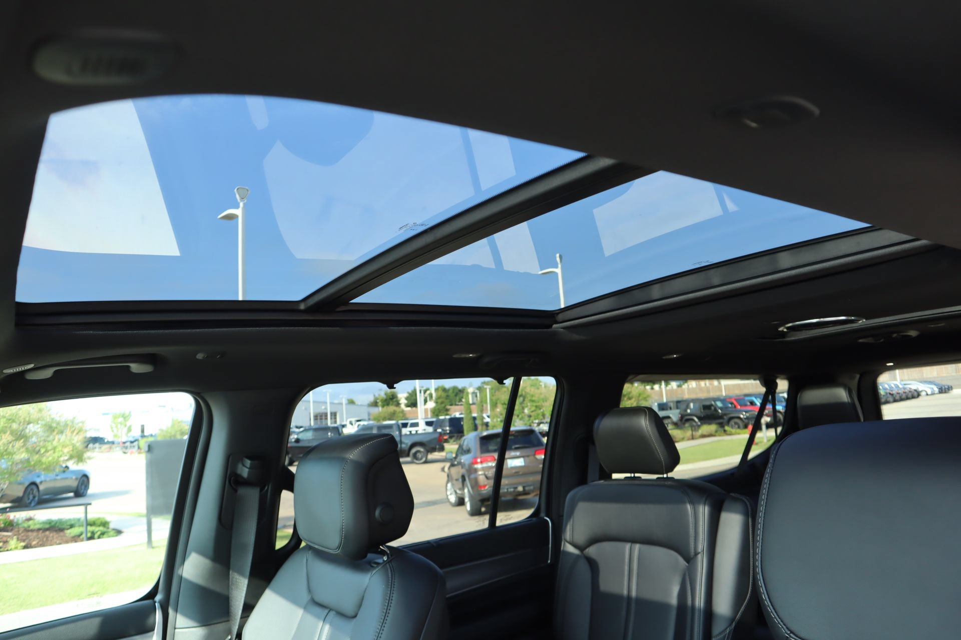New 2026 Jeep Grand Wagoneer L Limited AWD/4WD image 18