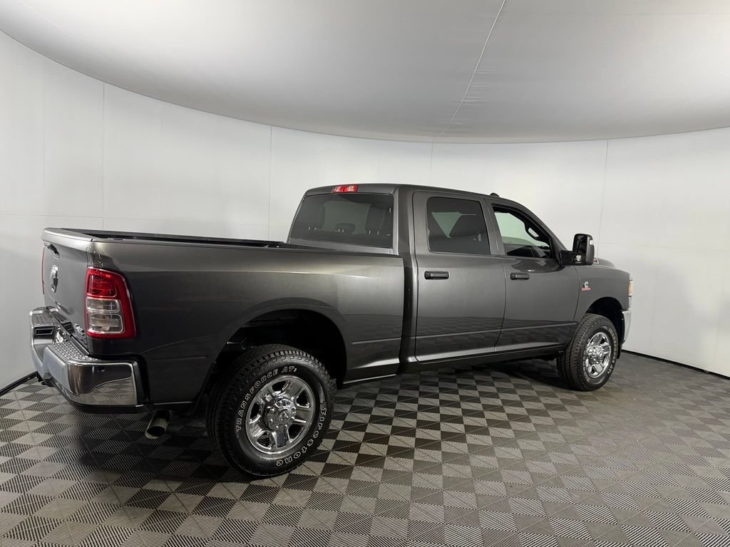 Used 2024 RAM 3500 Tradesman w/ Chrome Appearance Group AWD/4WD image 5