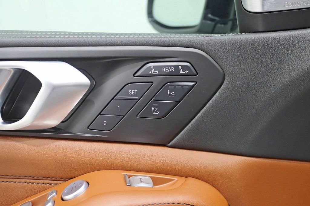 Used 2024 BMW X7 M60i w/ Executive Package image 38