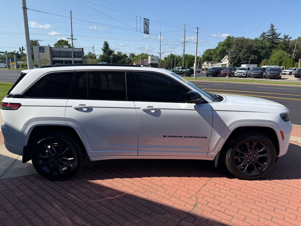 Used 2026 Jeep Grand Cherokee Limited AWD/4WD image 6