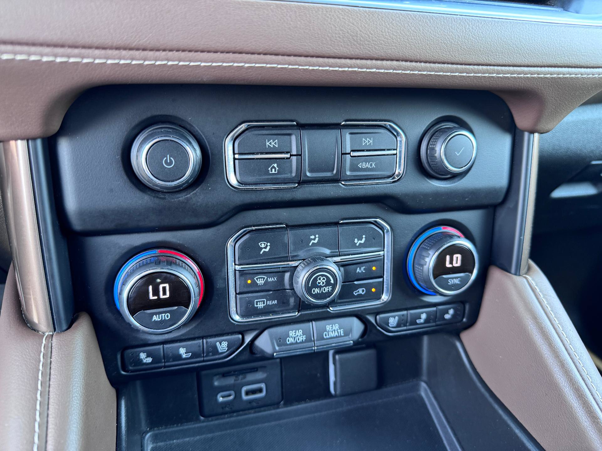 Used 2021 Chevrolet Suburban High Country AWD/4WD image 39