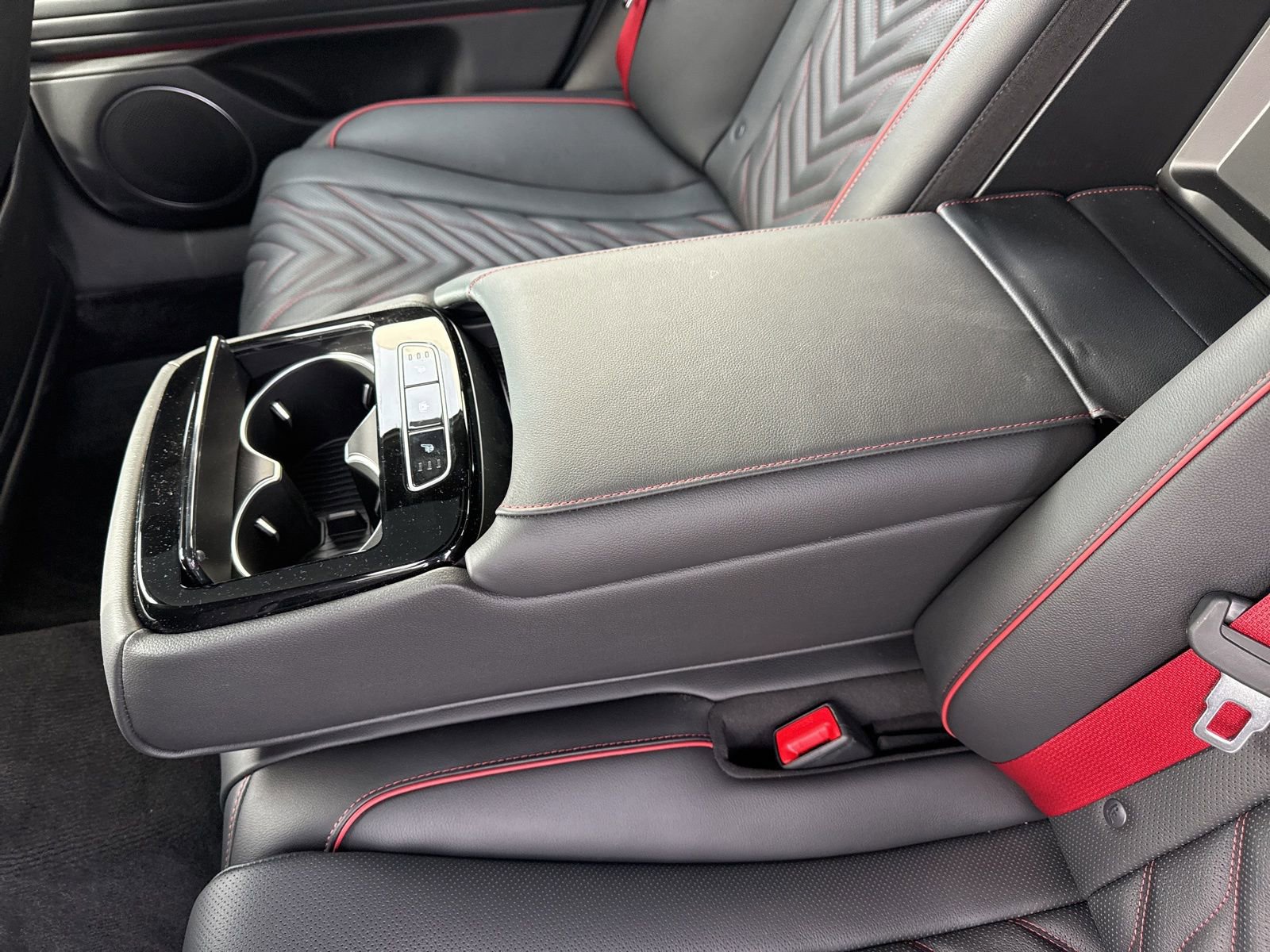 Used 2025 Genesis G80 3.5T Sport image 15