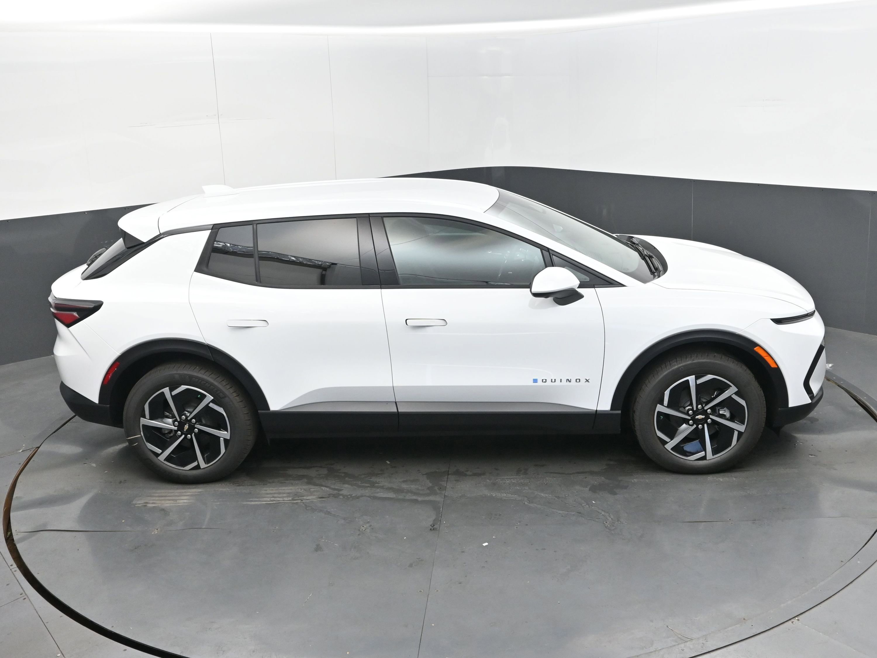 New 2026 Chevrolet Equinox EV LT image 35