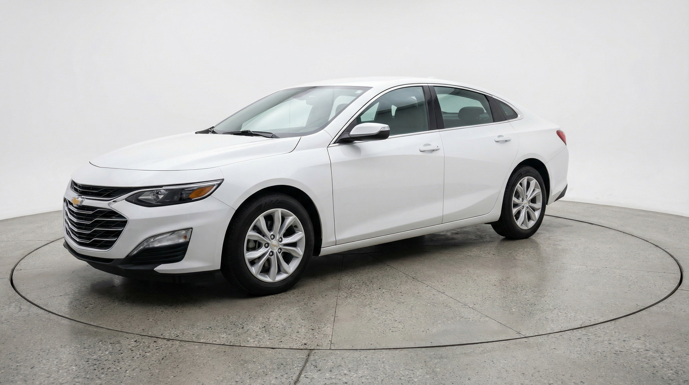 Used 2024 Chevrolet Malibu LT image 3