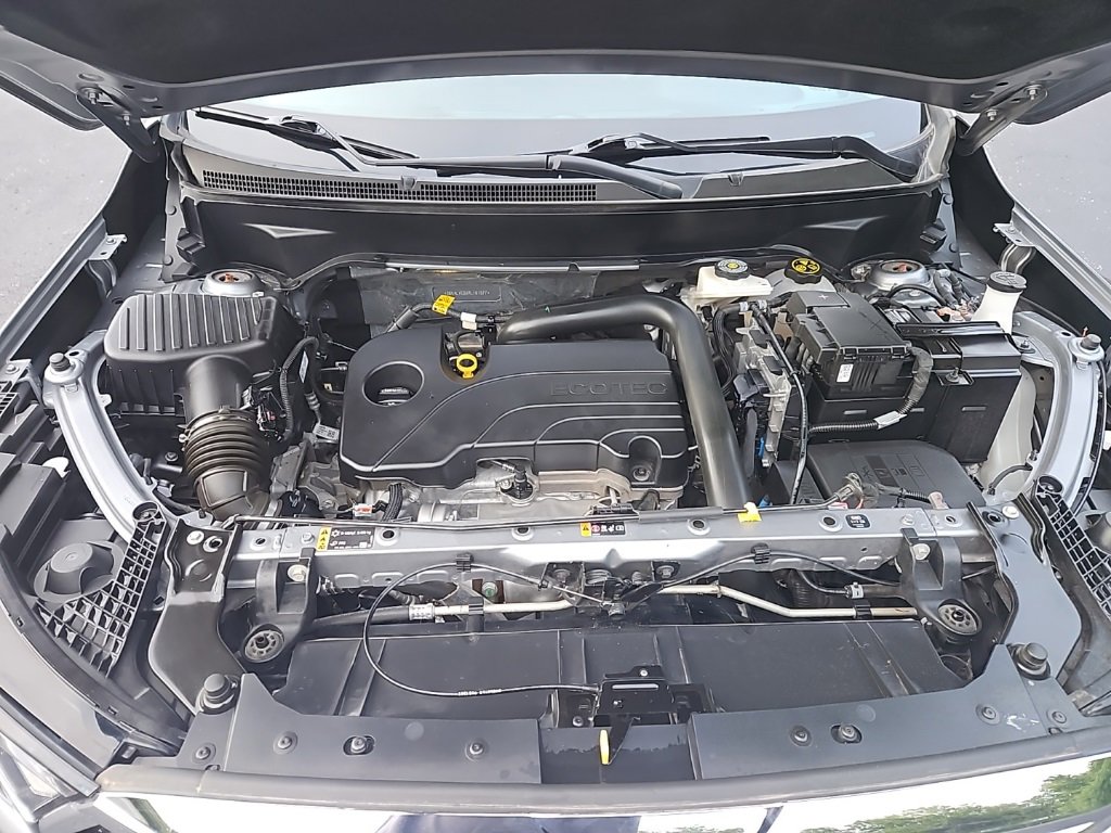 Used 2024 GMC Terrain SLT image 2