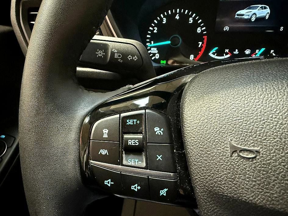 Used 2022 Ford Escape SEL image 12