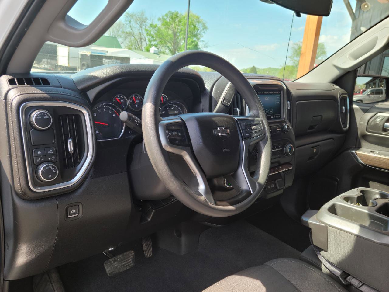 Used 2020 Chevrolet Silverado 1500 RST w/ RST Value Package RWD image 9