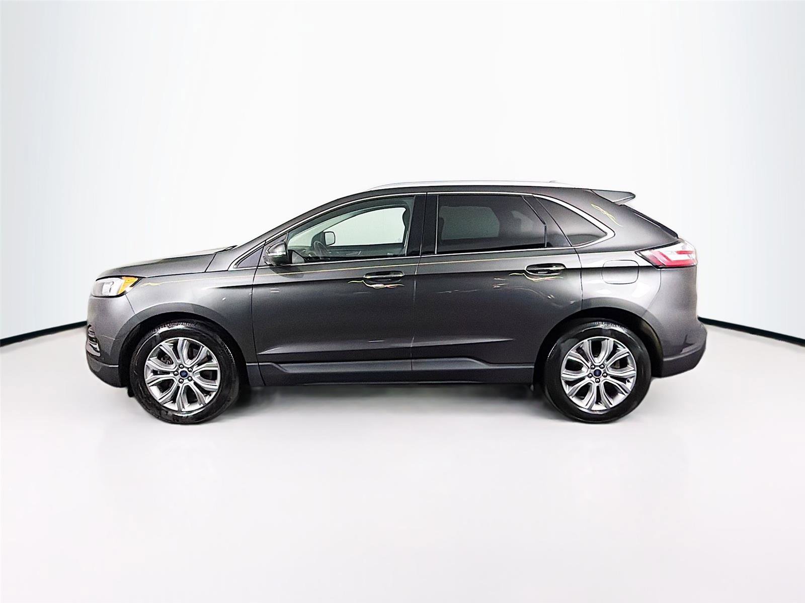 Used 2019 Ford Edge Titanium image 4