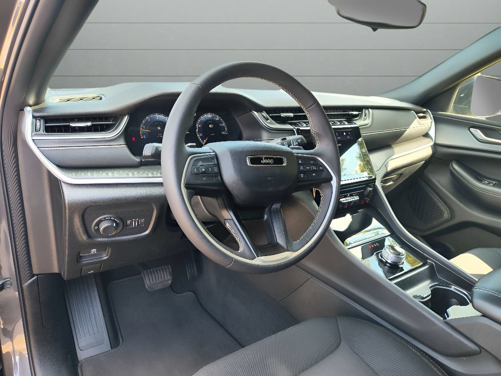 Used 2024 Jeep Grand Cherokee L Laredo AWD/4WD image 18