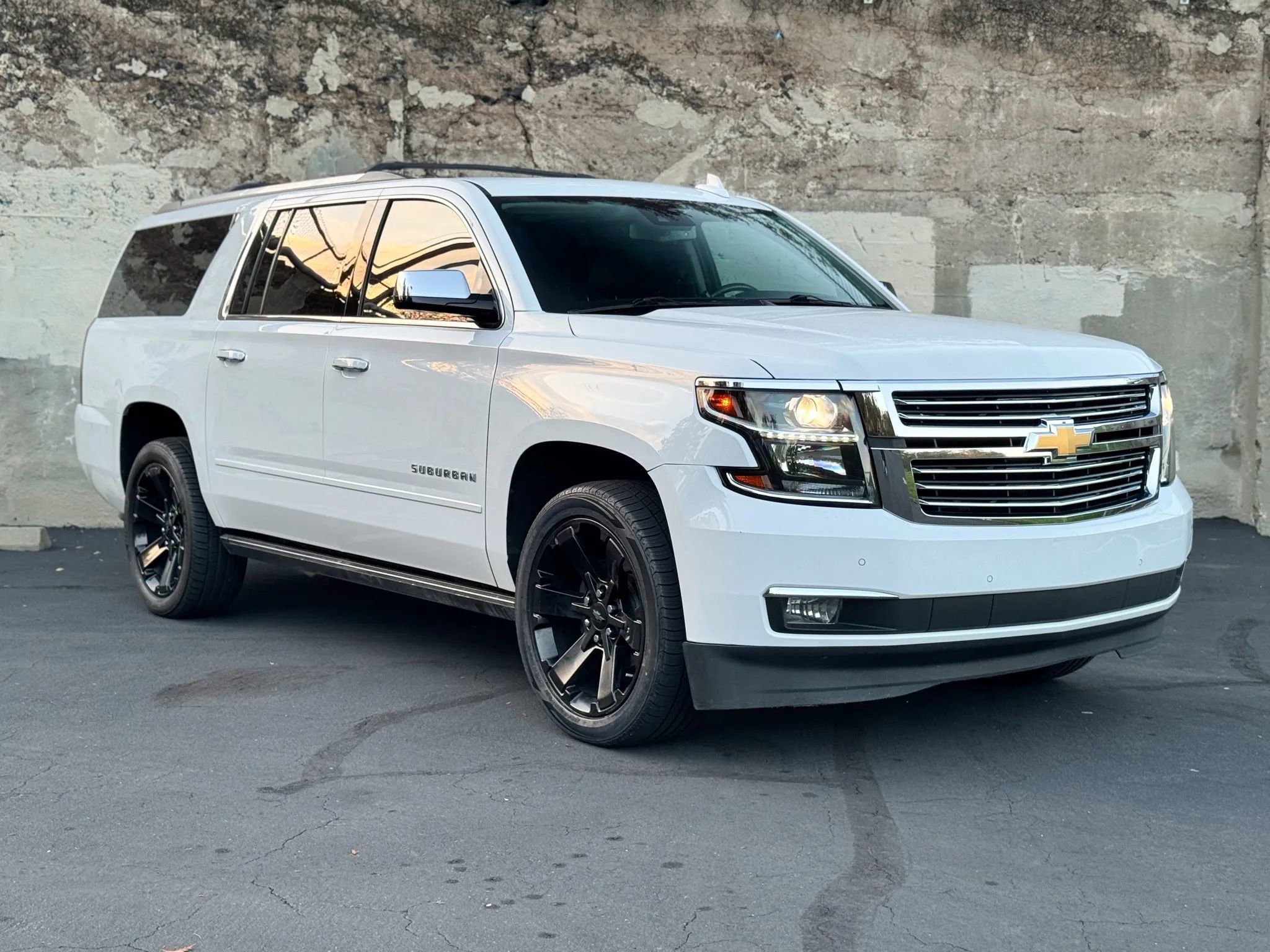 Used 2020 Chevrolet Suburban Premier w/ Premier Plus Edition image 2