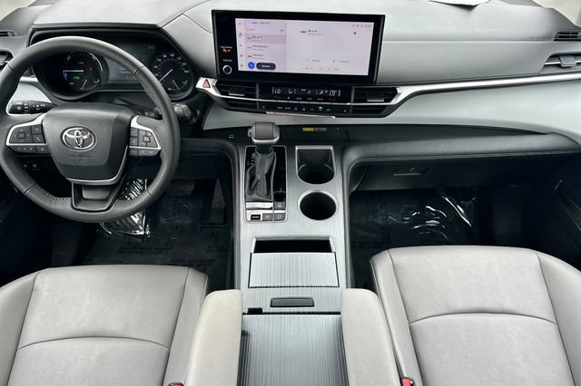 Certified 2026 Toyota Sienna XLE FWD image 17