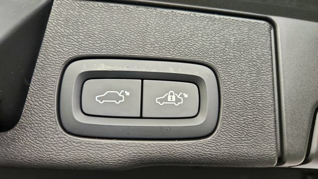 Certified 2023 Volvo XC60 T8 Plus AWD/4WD image 44