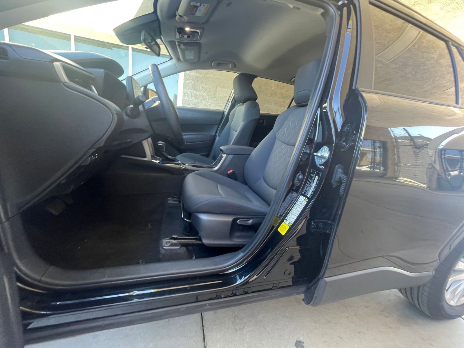 Used 2025 Toyota Corolla Cross LE FWD image 28