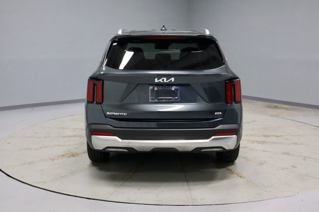 Used 2025 Kia Sorento S image 11