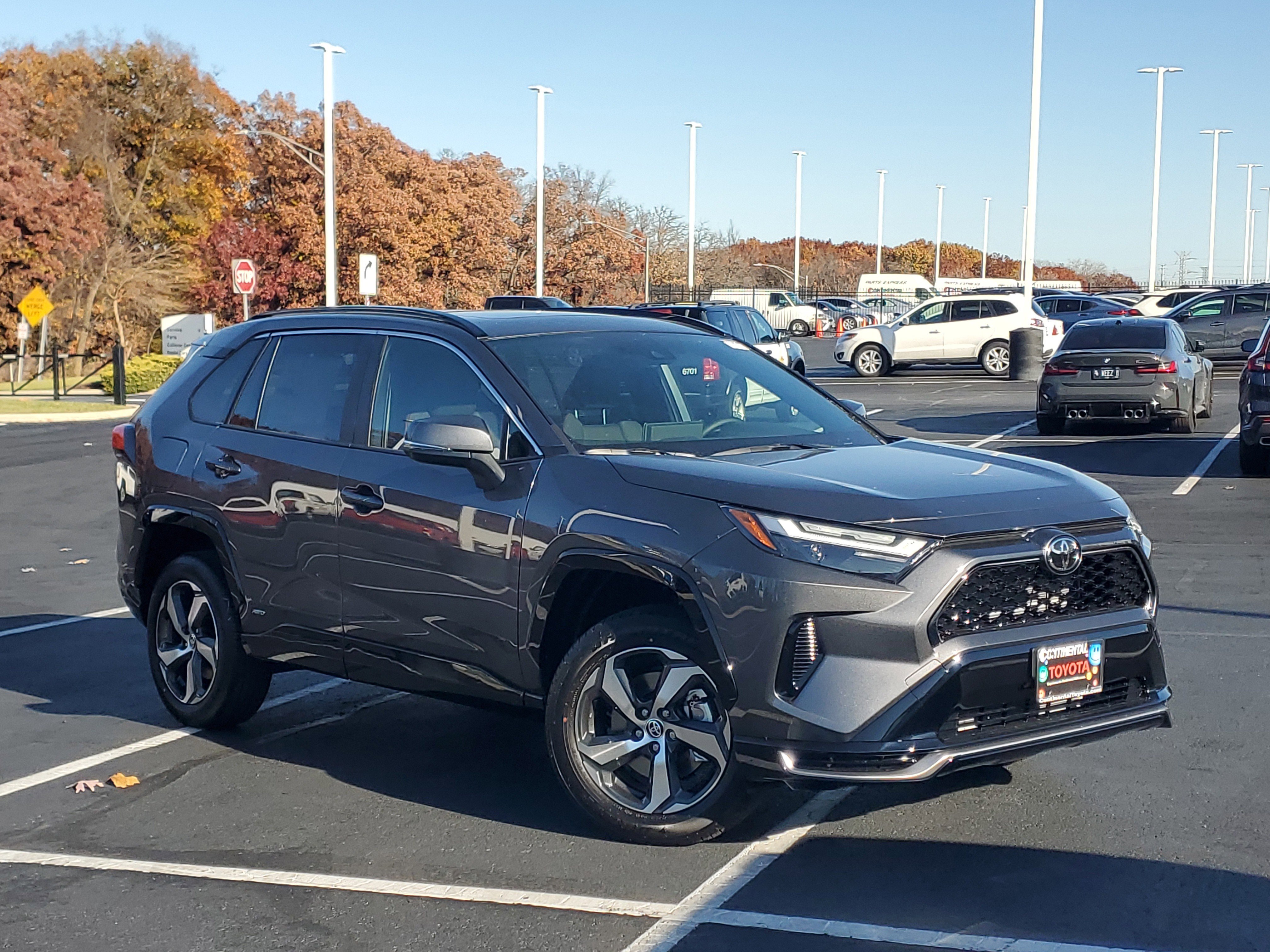 New 2025 Toyota RAV4 SE video 2