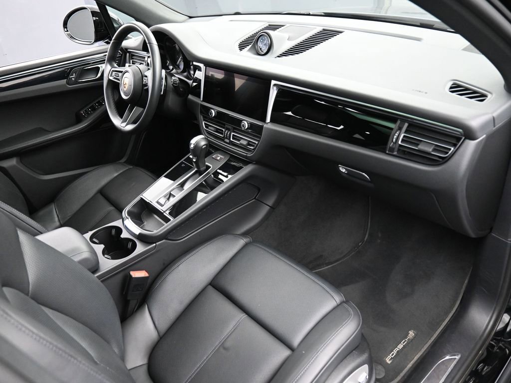 Certified 2023 Porsche Macan Turbo image 31