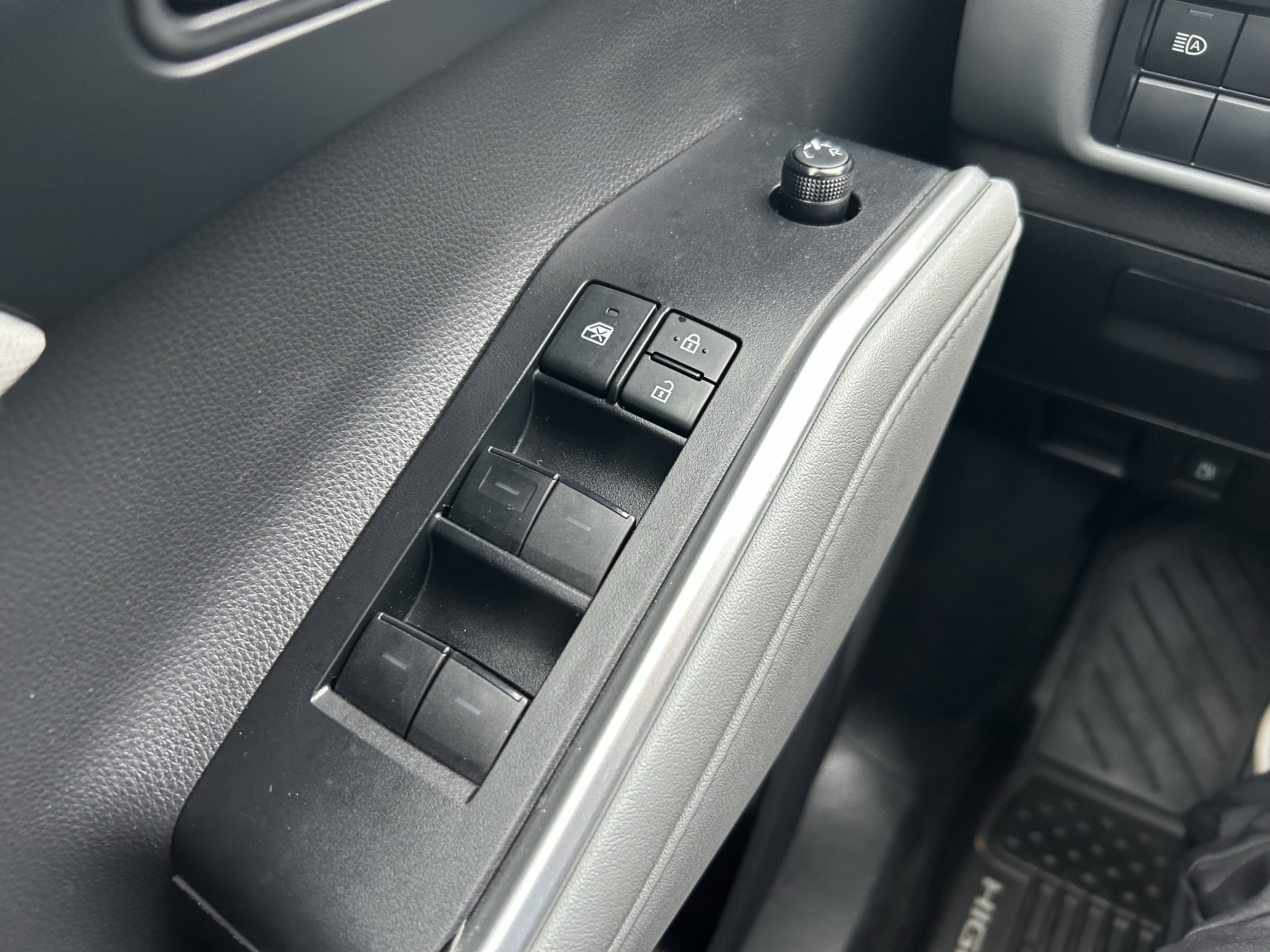 Used 2021 Toyota Highlander L image 20