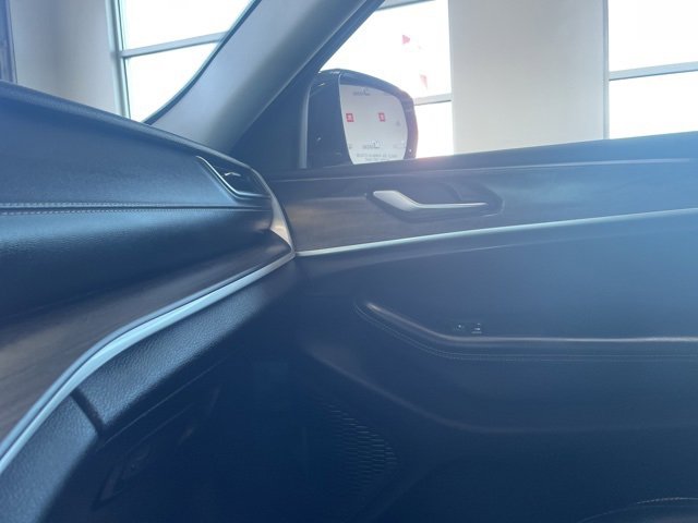 Used 2023 Jeep Grand Cherokee Limited image 33