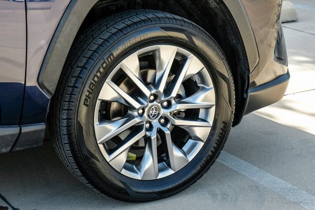 Used 2020 Toyota RAV4 XLE Premium AWD/4WD image 68