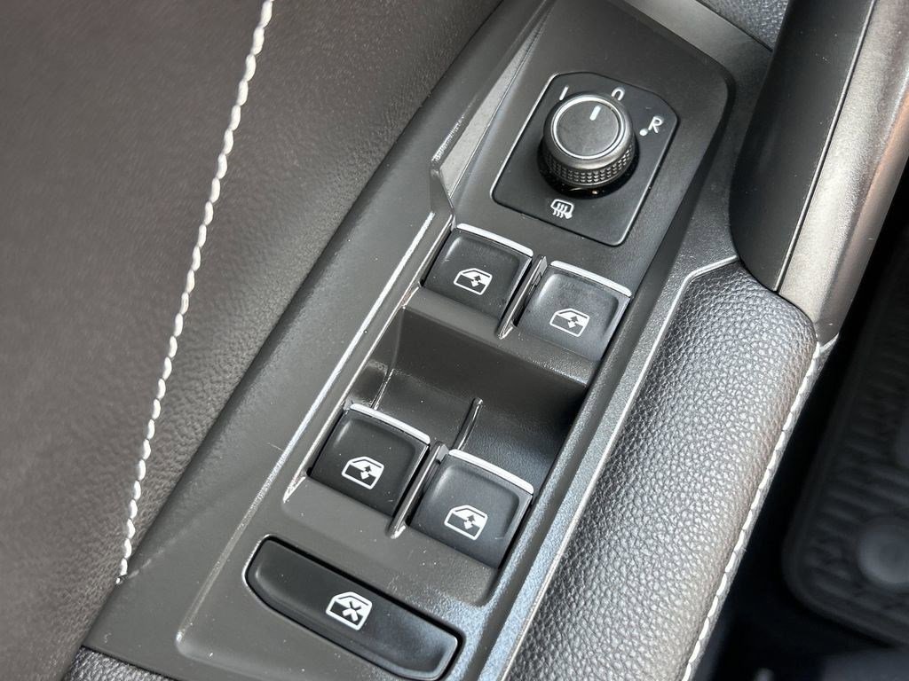 Certified 2023 Volkswagen Tiguan SE w/ Panoramic Sunroof Package FWD image 19