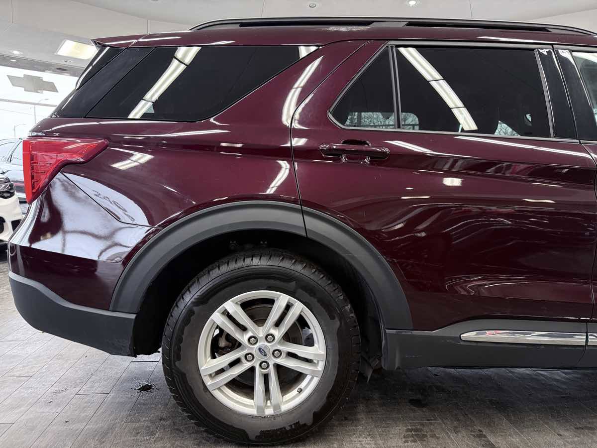 Used 2022 Ford Explorer XLT w/ Equipment Group 202A image 7