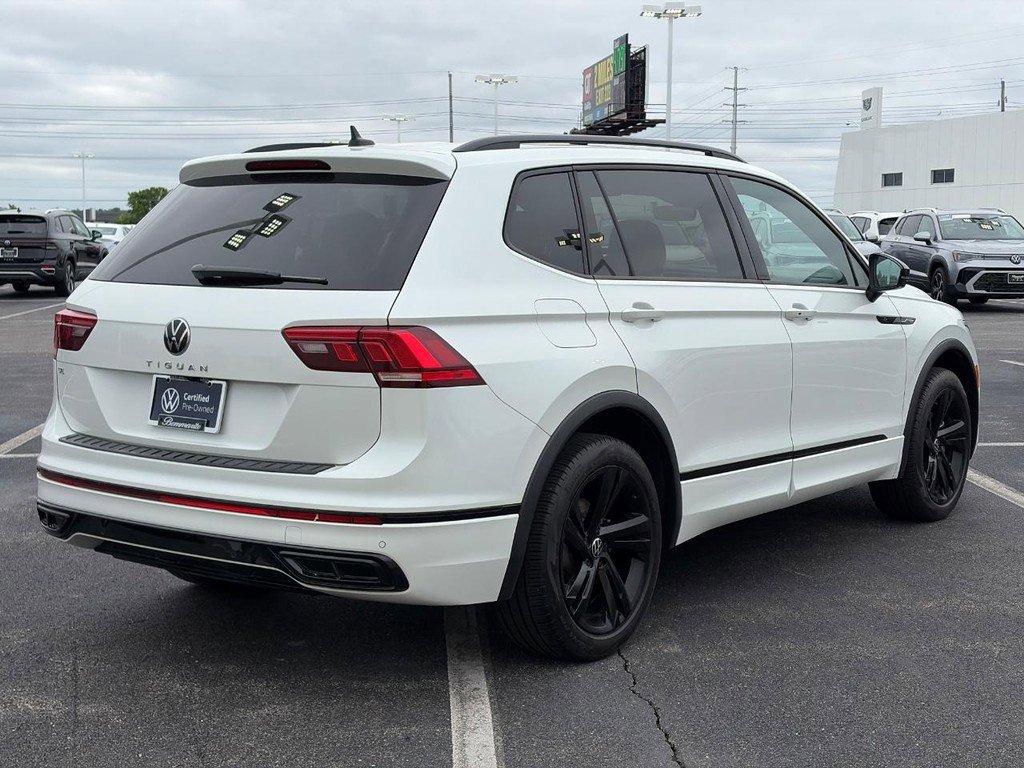 Used 2024 Volkswagen Tiguan SE R-Line FWD image 5