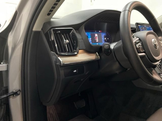 Used 2025 Volvo XC90 B6 Plus AWD/4WD image 18