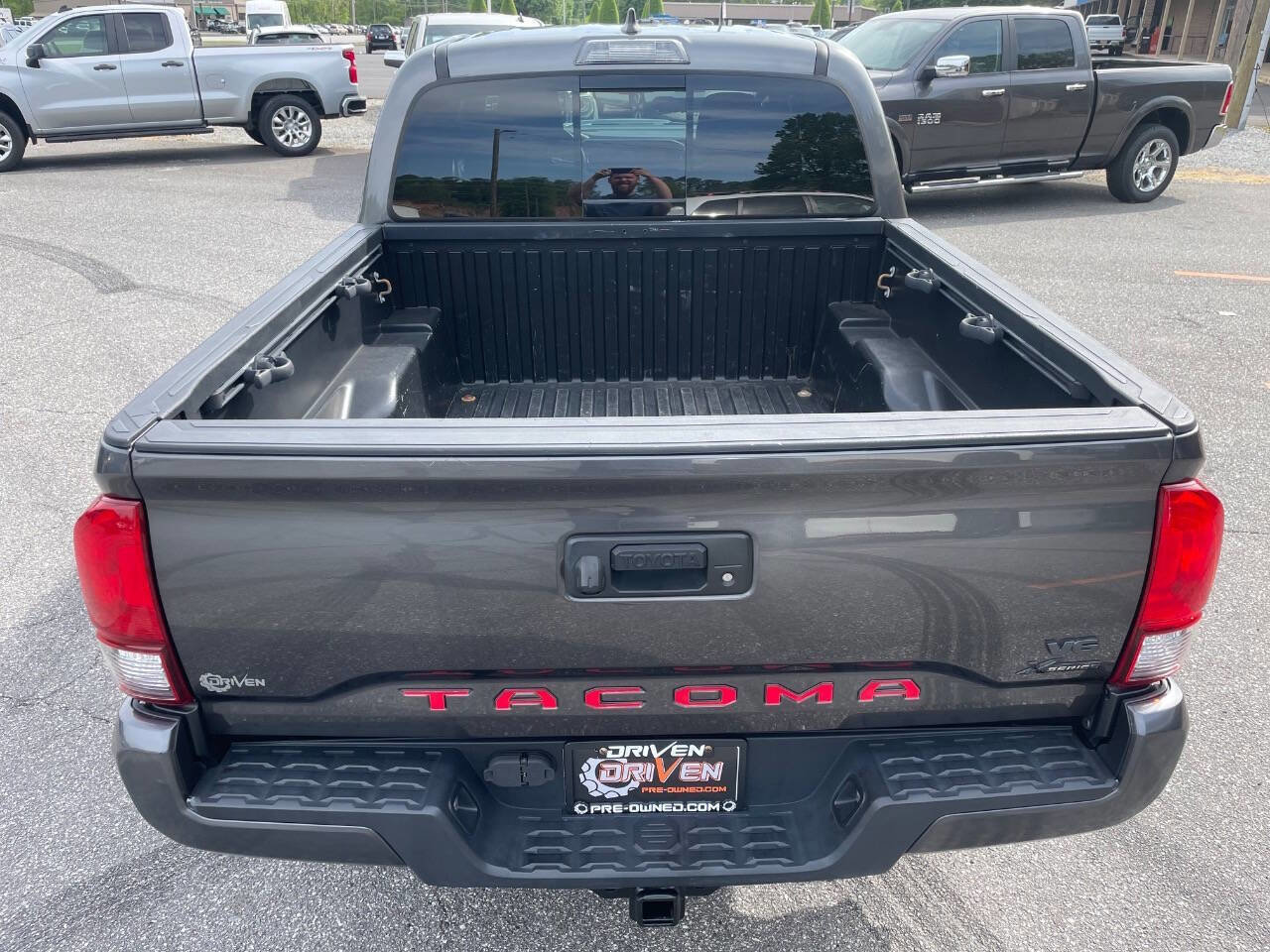Used 2019 Toyota Tacoma TRD Sport AWD/4WD image 10