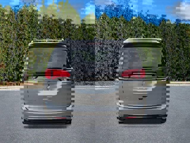 Used 2019 Chrysler Pacifica Limited w/ Advanced Safetytec Group image 5