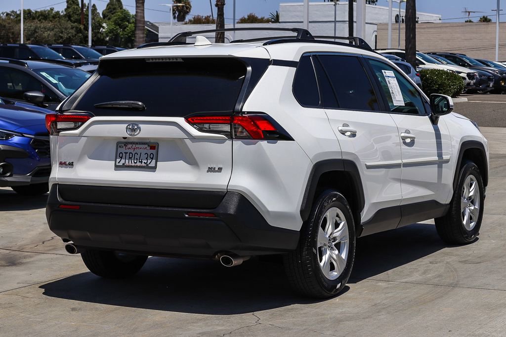 Used 2021 Toyota RAV4 XLE w/ Carpet Mat Package (TMS) FWD image 5