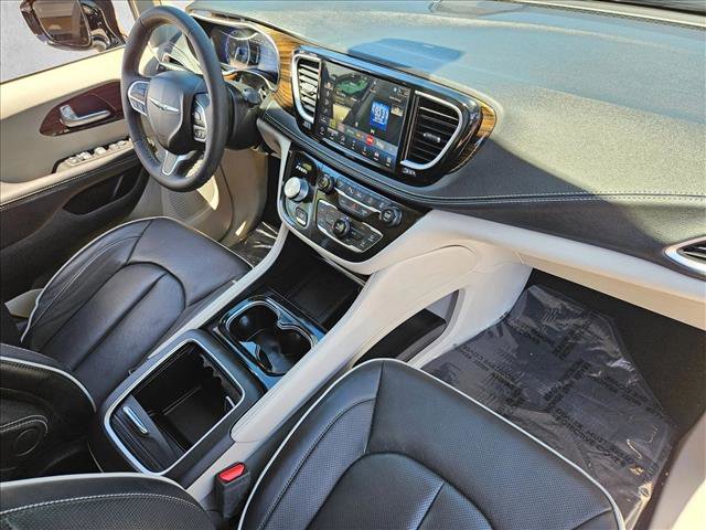 Used 2023 Chrysler Pacifica Limited FWD image 27