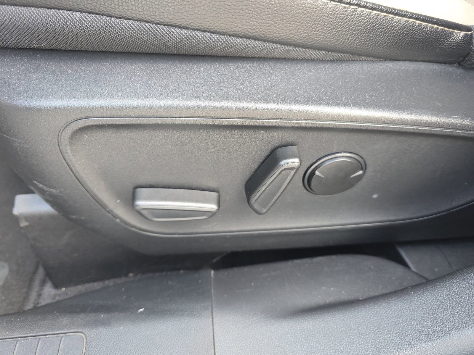 Used 2022 Ford Escape SEL image 19