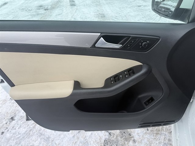 Used 2017 Volkswagen Jetta SE image 30