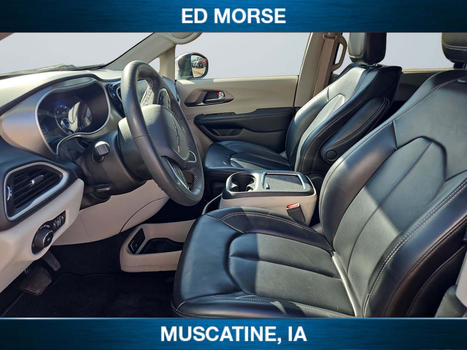 Used 2023 Chrysler Pacifica Touring-L FWD image 13