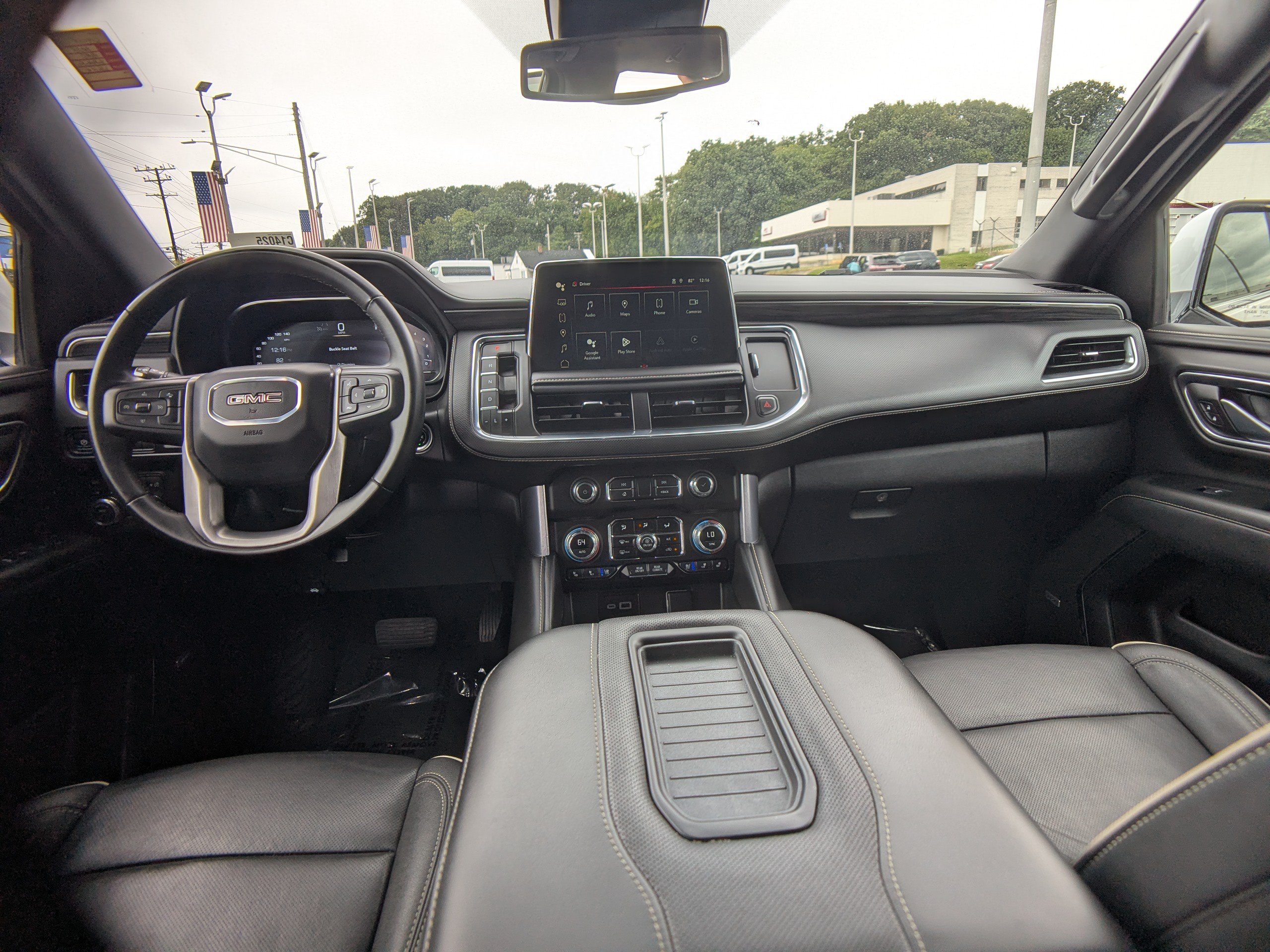 Used 2024 GMC Yukon XL SLT AWD/4WD image 17