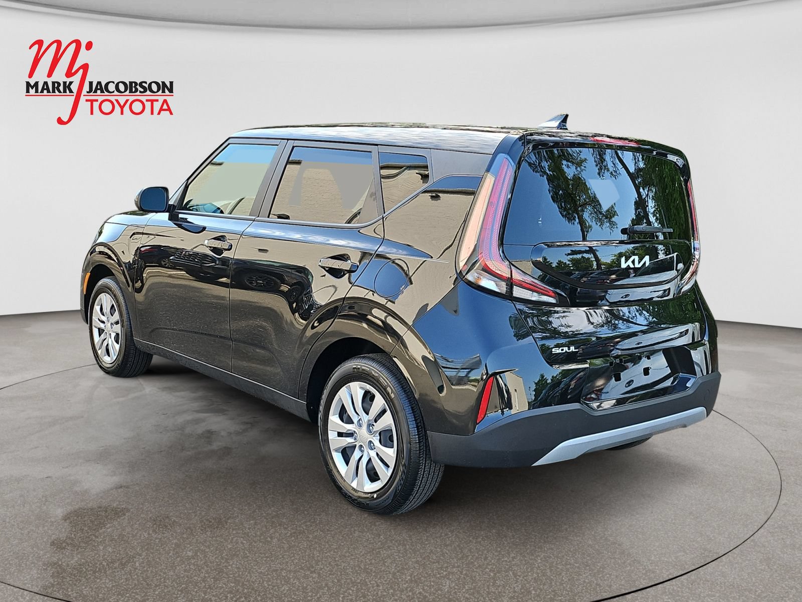 Used 2025 Kia Soul LX FWD image 8